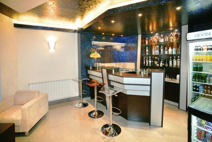 Riverside Family Hotel Yambol エクステリア 写真