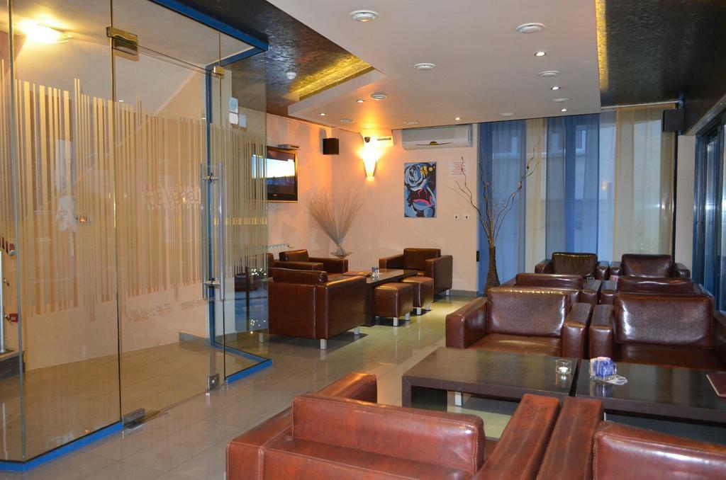 Riverside Family Hotel Yambol エクステリア 写真