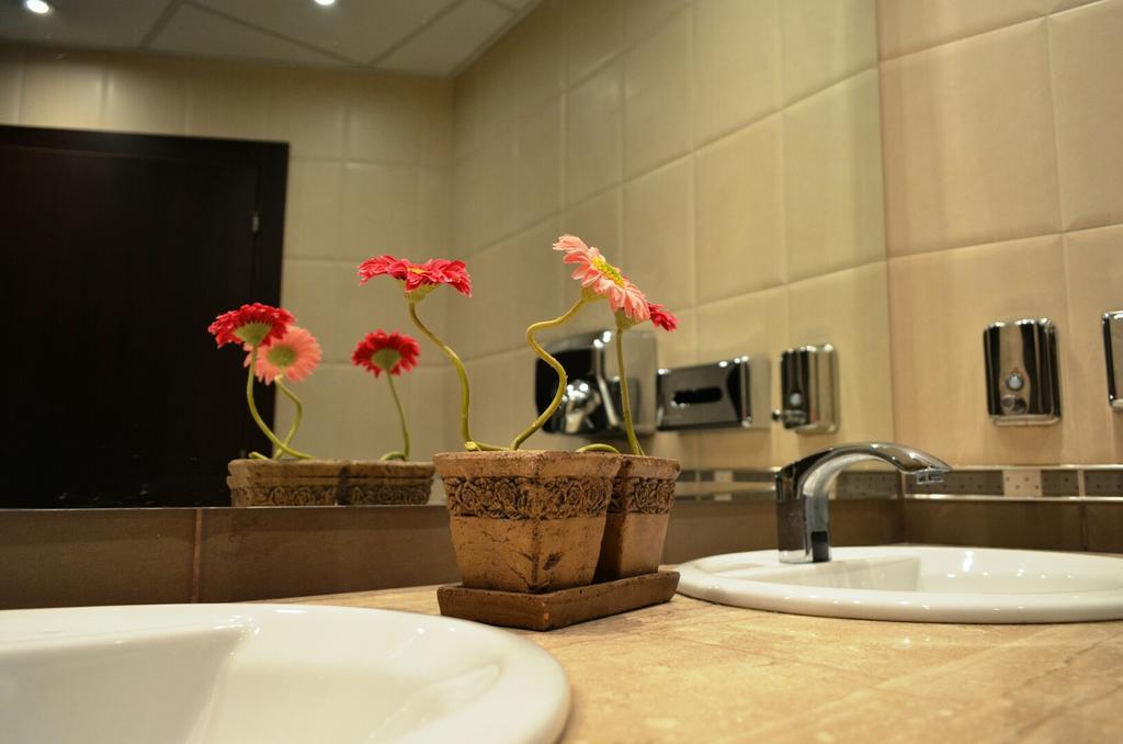 Riverside Family Hotel Yambol エクステリア 写真